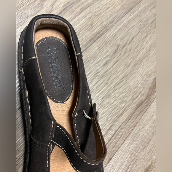 Brown Leather Mary Jane Shoes - Picture 4 of 4